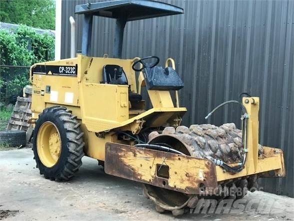CAT CP-323C Yksivalssijyrät