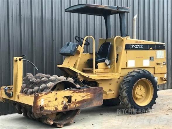 CAT CP-323C Yksivalssijyrät