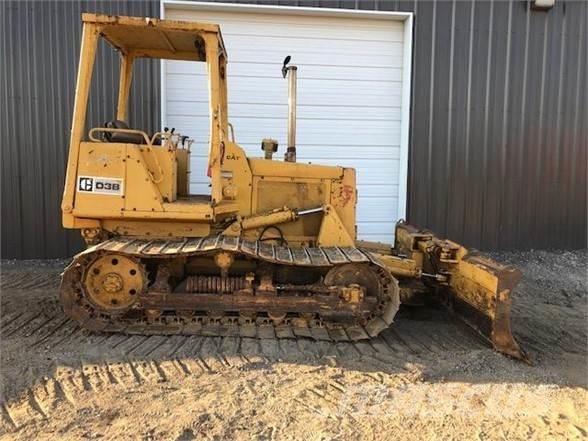 CAT D3B Telaketjupuskutraktorit