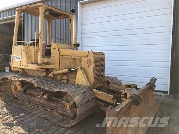 CAT D3B Telaketjupuskutraktorit