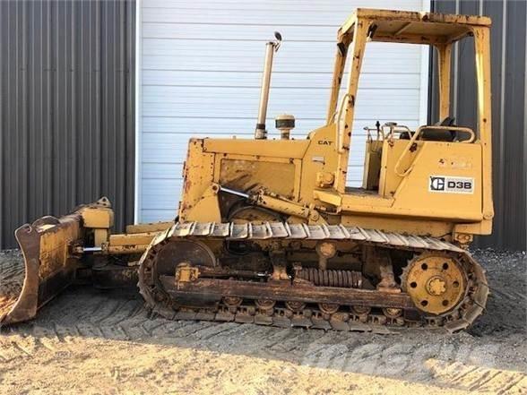 CAT D3B Telaketjupuskutraktorit
