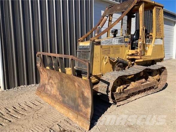 CAT D3C Telaketjupuskutraktorit