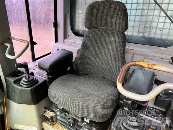 CAT D5G LGP Telaketjupuskutraktorit