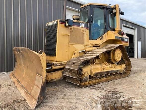 CAT D5M Telaketjupuskutraktorit