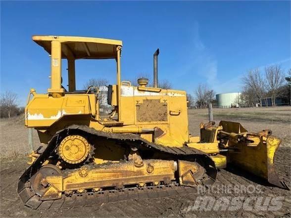 CAT D5M LGP Telaketjupuskutraktorit
