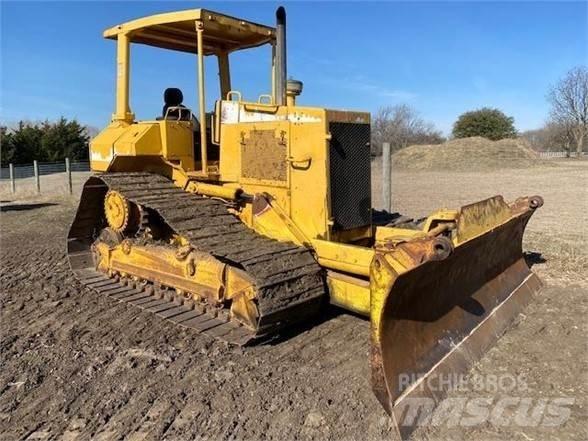CAT D5M LGP Telaketjupuskutraktorit