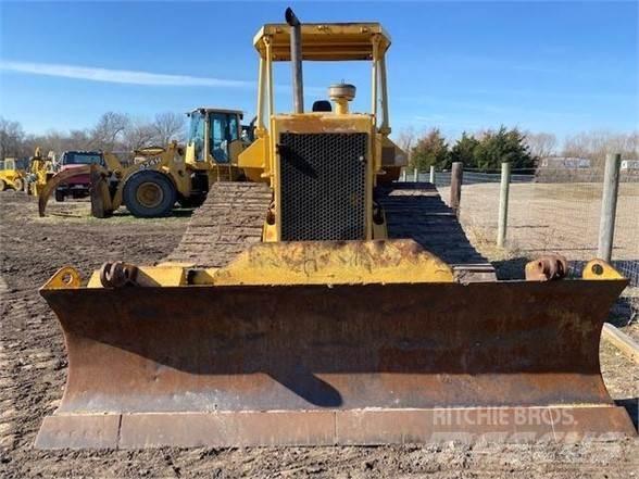 CAT D5M LGP Telaketjupuskutraktorit