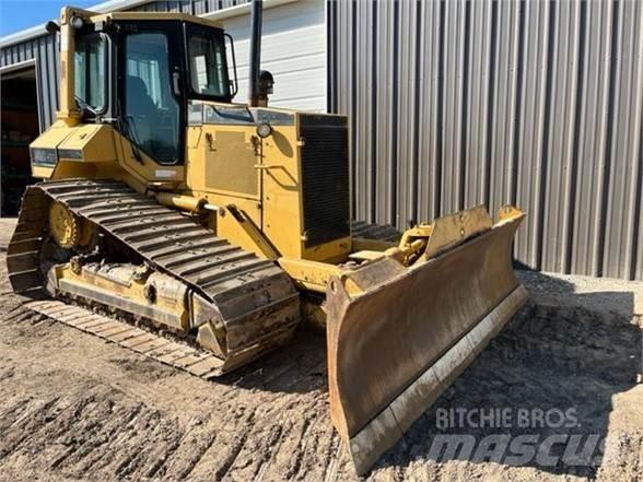 CAT D5M LGP Telaketjupuskutraktorit