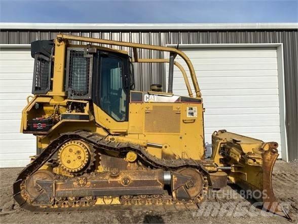 CAT D5M XL Telaketjupuskutraktorit