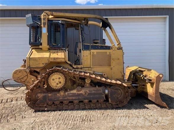 CAT D5M XL Telaketjupuskutraktorit