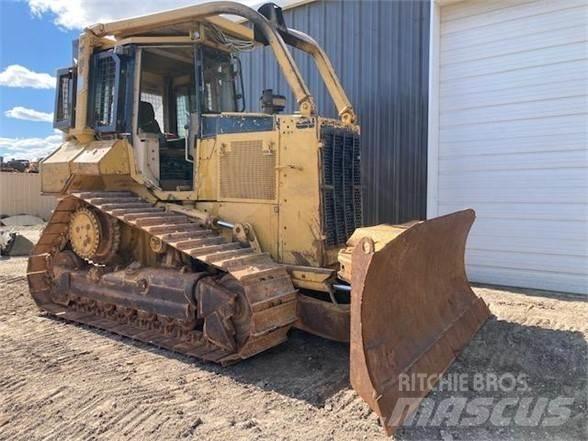 CAT D5M XL Telaketjupuskutraktorit