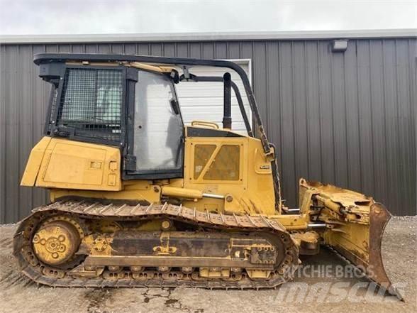 CAT D6K Telaketjupuskutraktorit