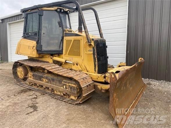 CAT D6K Telaketjupuskutraktorit