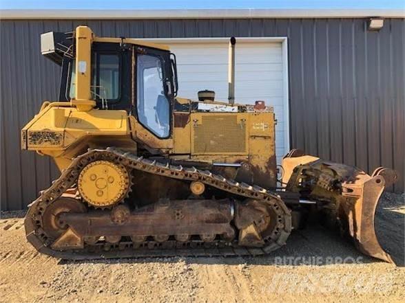 CAT D6M XL Telaketjupuskutraktorit