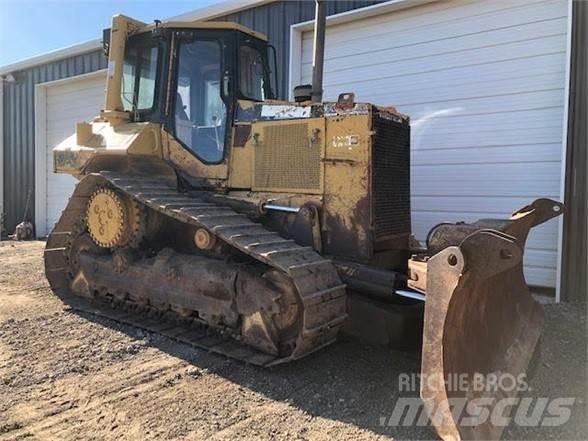 CAT D6M XL Telaketjupuskutraktorit