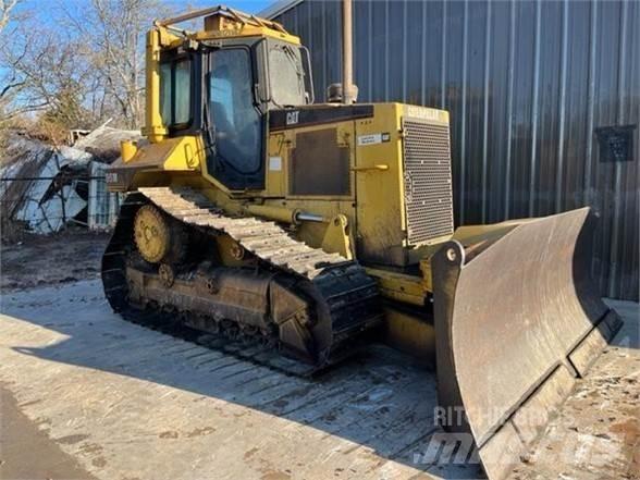 CAT D6M XL Telaketjupuskutraktorit