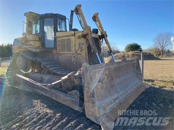 CAT D7H II Telaketjupuskutraktorit