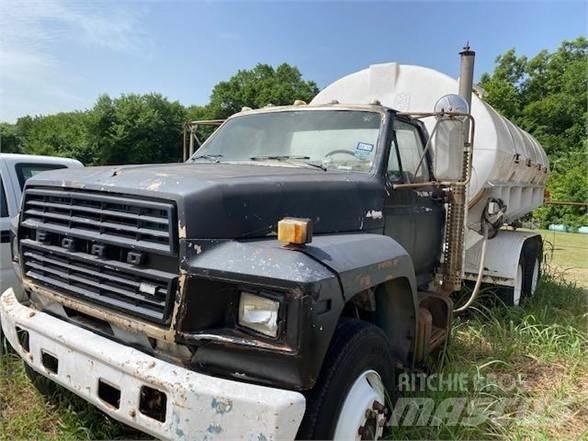 Ford F800 Säiliöautot