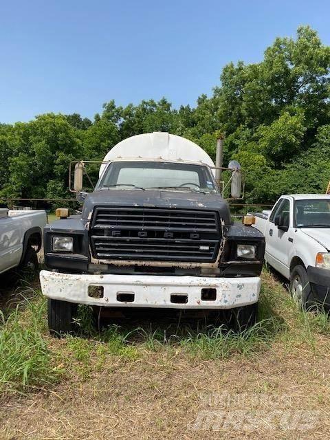 Ford F800 Säiliöautot