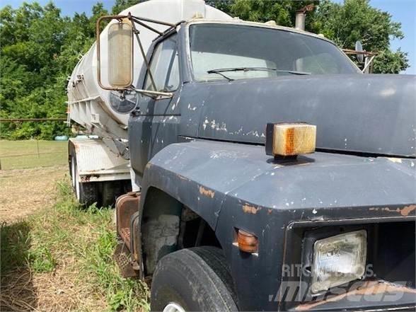 Ford F800 Säiliöautot