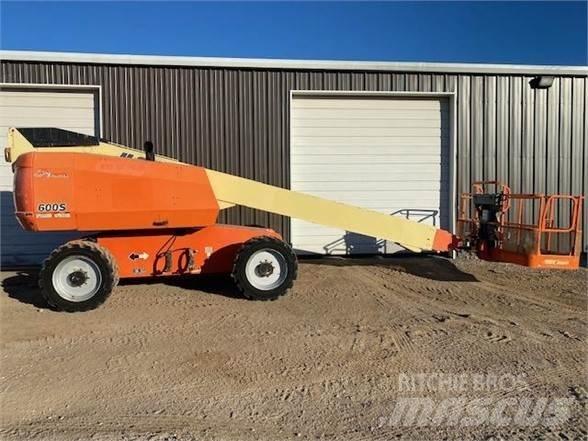 JLG 600S Teleskooppipuominostimet