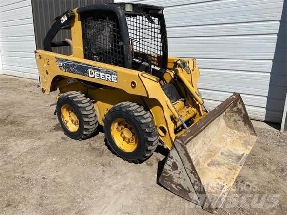 John Deere 317 Liukuohjatut kuormaajat