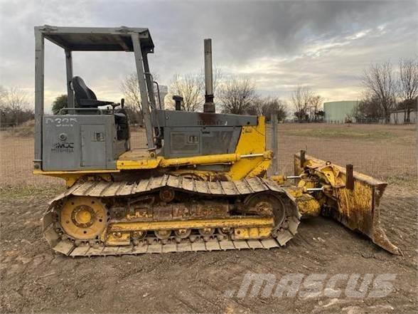 Komatsu D32P-1 Telaketjupuskutraktorit