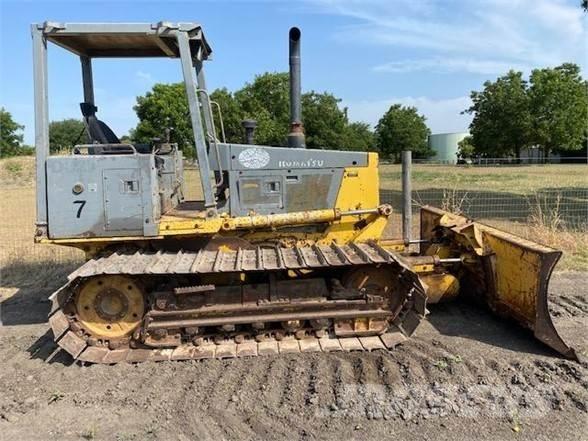 Komatsu D32P-1 Telaketjupuskutraktorit