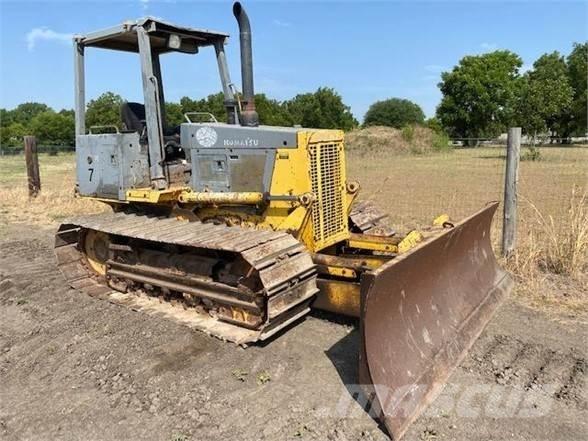 Komatsu D32P-1 Telaketjupuskutraktorit