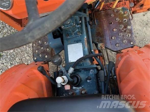Kubota B7100 Traktorit