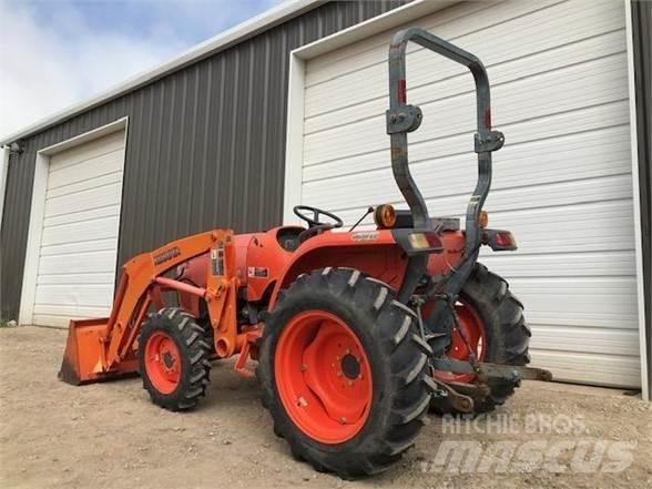 Kubota L3200 Traktorit