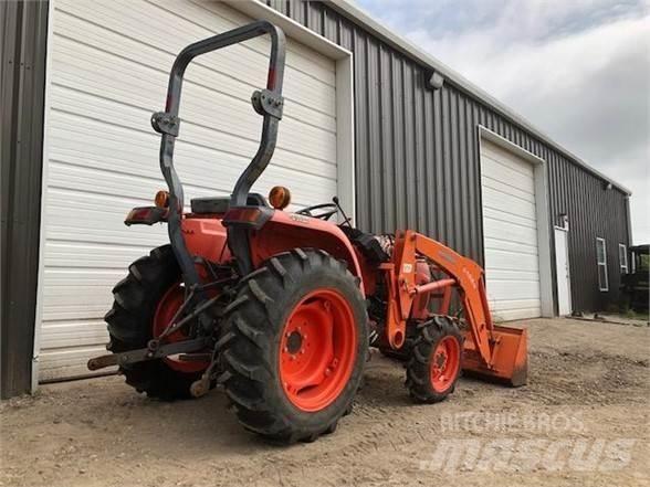 Kubota L3200 Traktorit