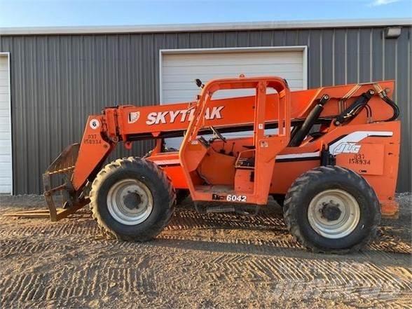 SkyTrak 6042 Kurottajat