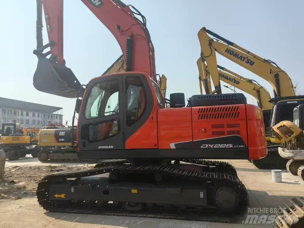 Doosan DX 225 LC Telakaivukoneet