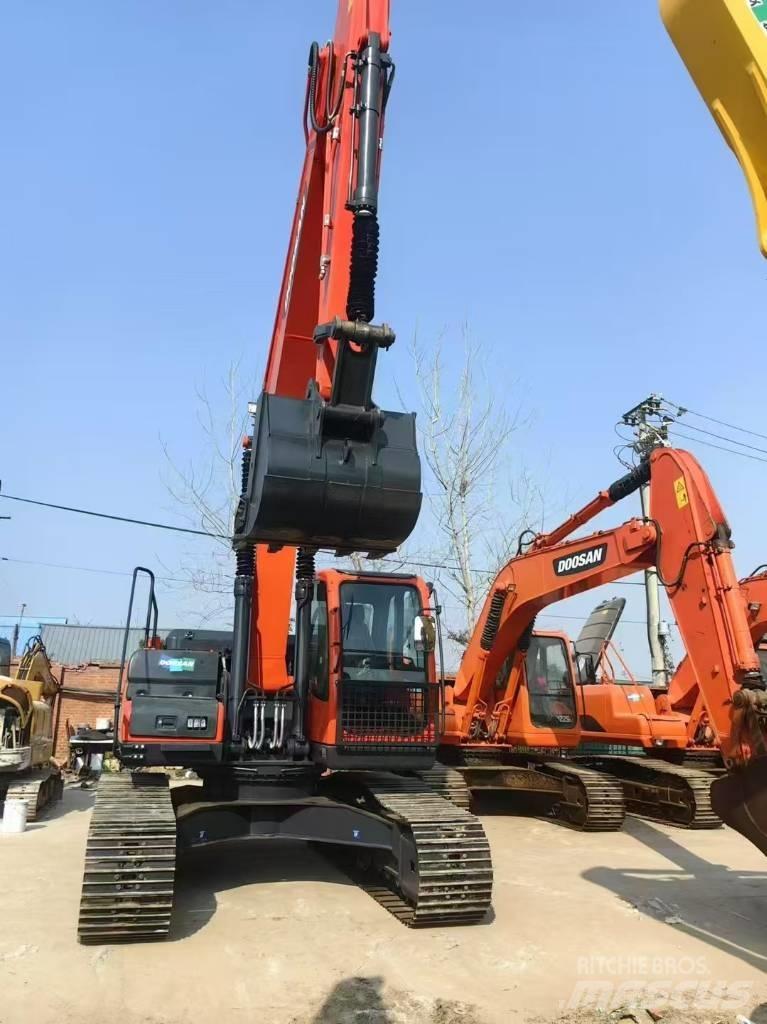 Doosan DX 225 LC Telakaivukoneet