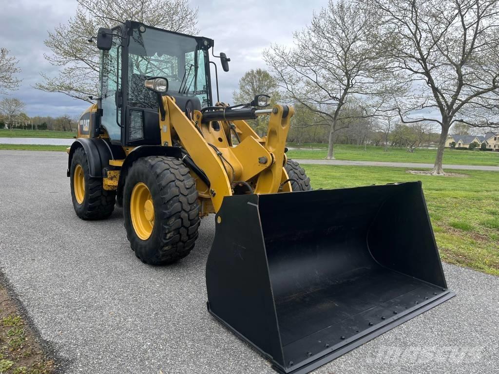CAT 908M Pyöräkuormaajat