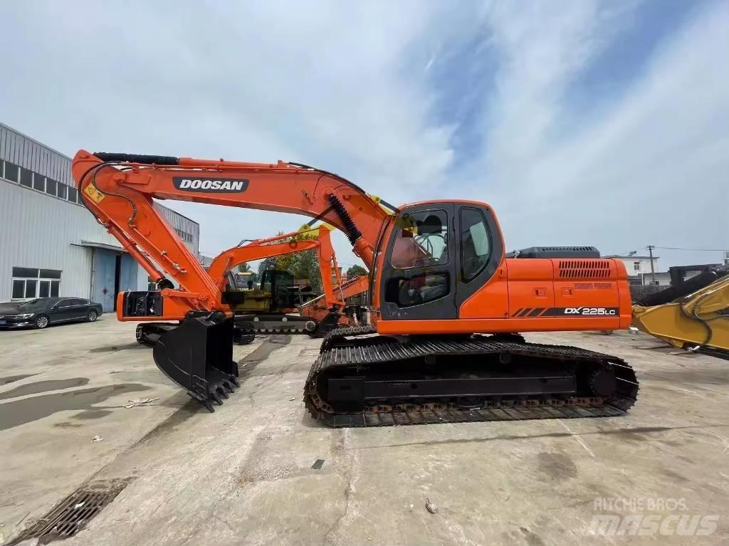 Doosan DX 225 LC Telakaivukoneet