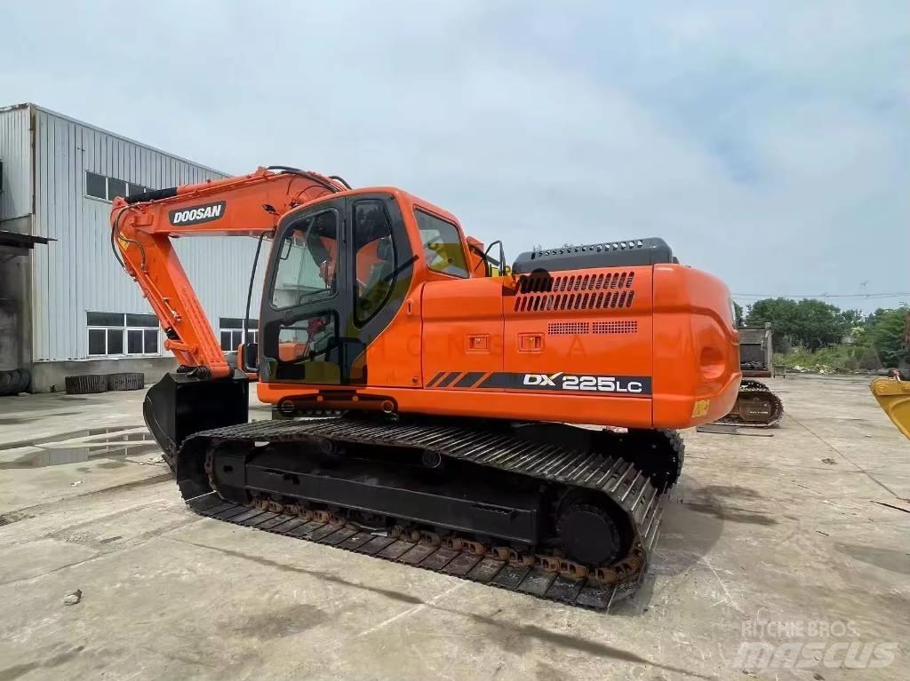 Doosan DX 225 LC Telakaivukoneet