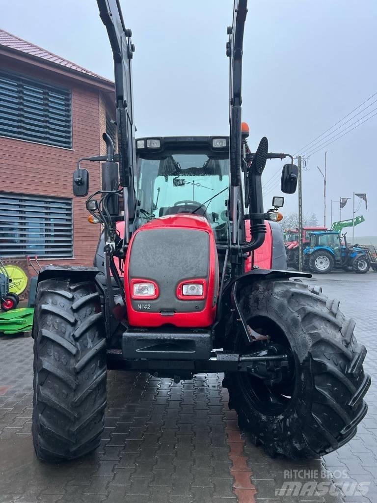 Valtra N 142 Traktorit
