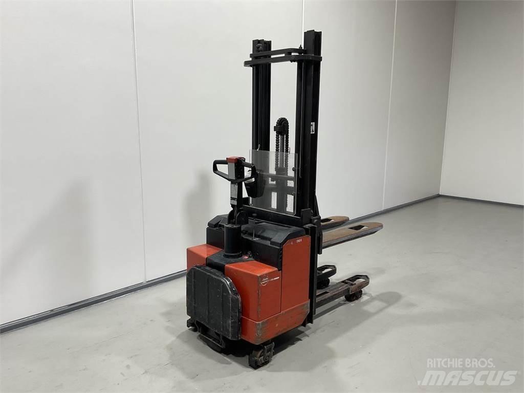 BT LSF1250/11 Ajettavat pinoamisvaunut