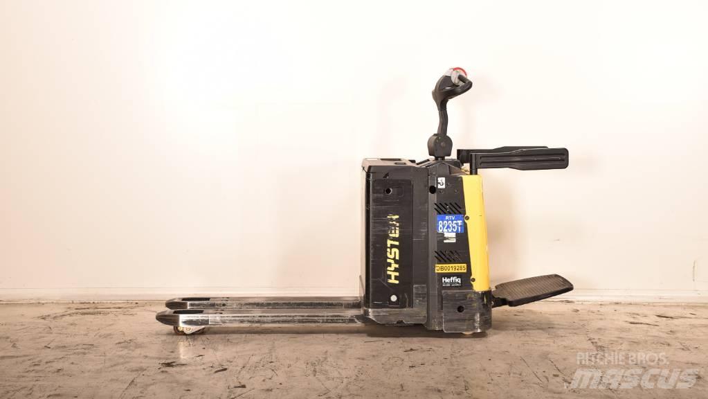 Hyster P 2.0 S Lavansiirtotrukit ajotasolla
