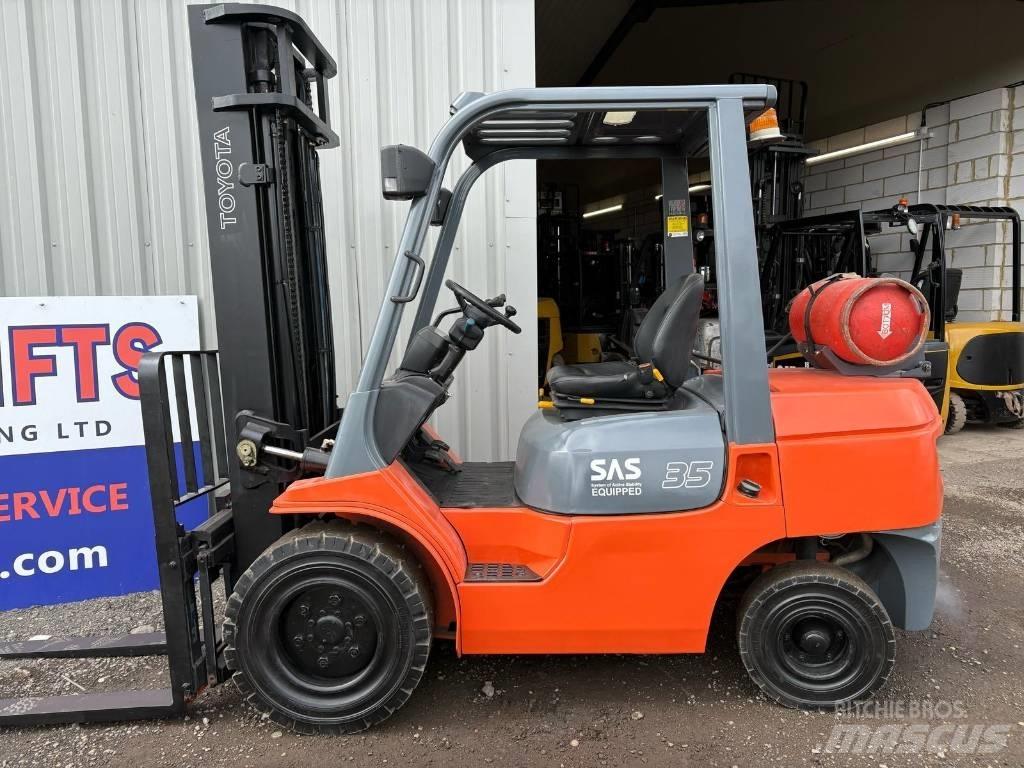 Toyota 7FGJ35 Nestekaasutrukit