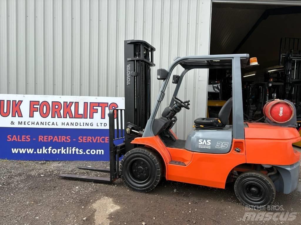Toyota 7FGJ35 Nestekaasutrukit