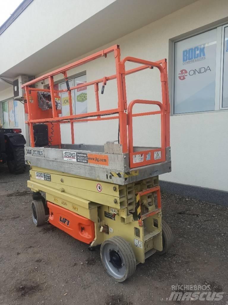 JLG 2030 ES Saksilavat