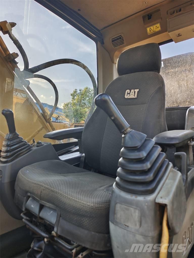 CAT 320 D 2 L Telakaivukoneet