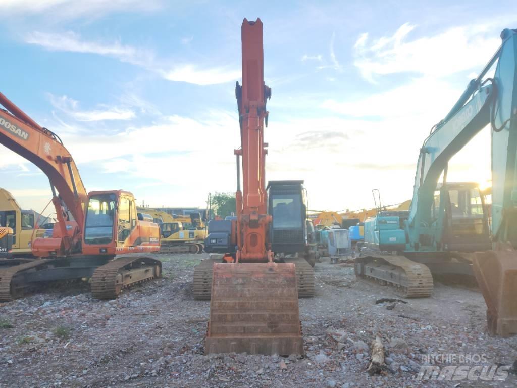 Hitachi ZX 210 Telakaivukoneet
