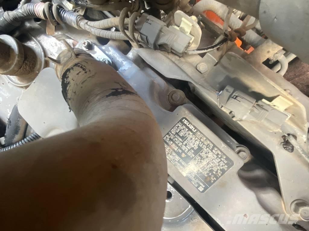 Hitachi ZX 135 US-6 Telakaivukoneet