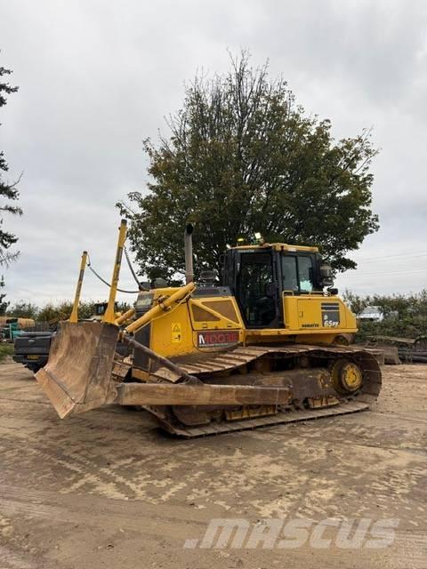 Komatsu D 65 PX-17 Telaketjupuskutraktorit