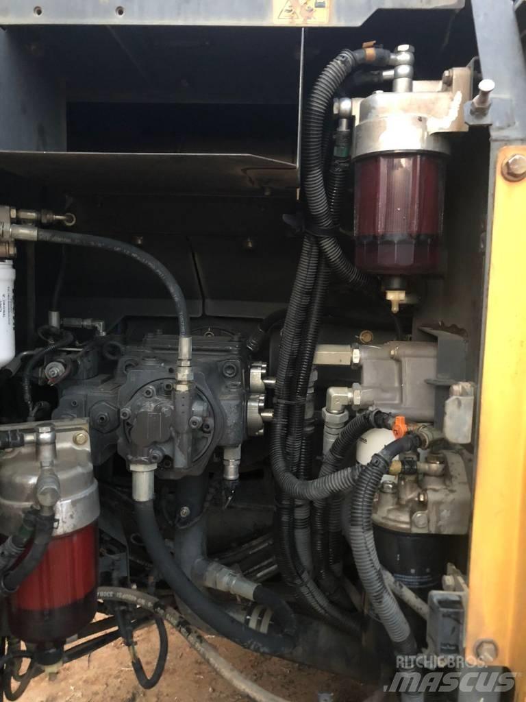 New Holland E 145 Telakaivukoneet