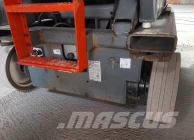 SkyJack SJ III 4726 Saksilavat